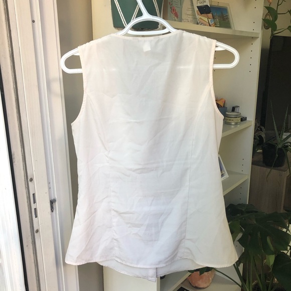 Beautiful Cream Top - Picture 4 of 4